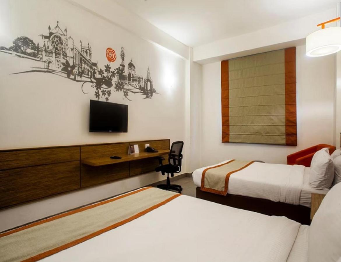 Max Hotels Prayagraj Exterior foto