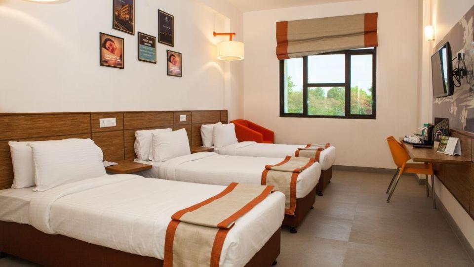 Max Hotels Prayagraj Exterior foto