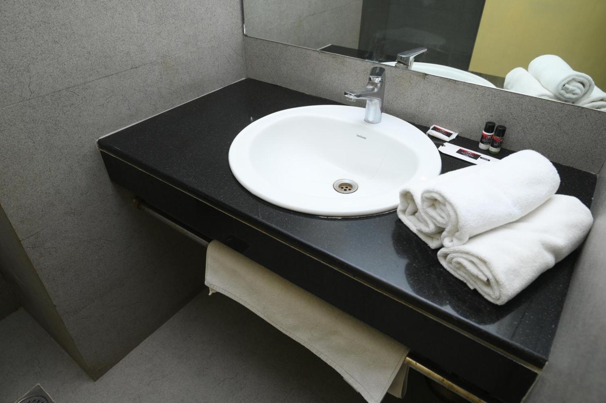 Max Hotels Prayagraj Exterior foto