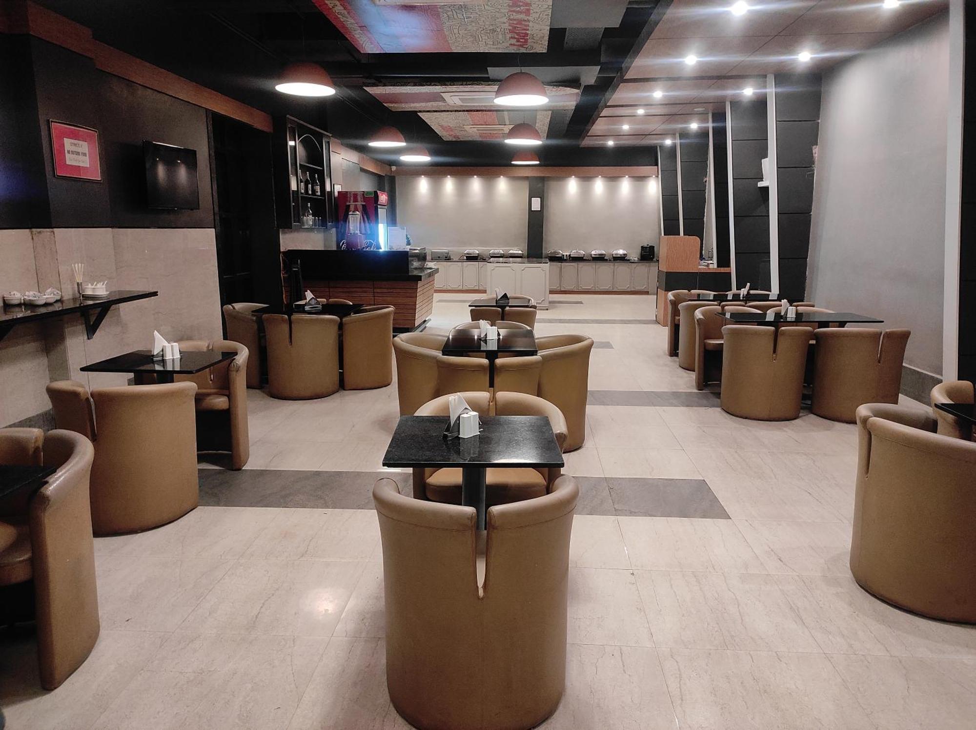 Max Hotels Prayagraj Exterior foto