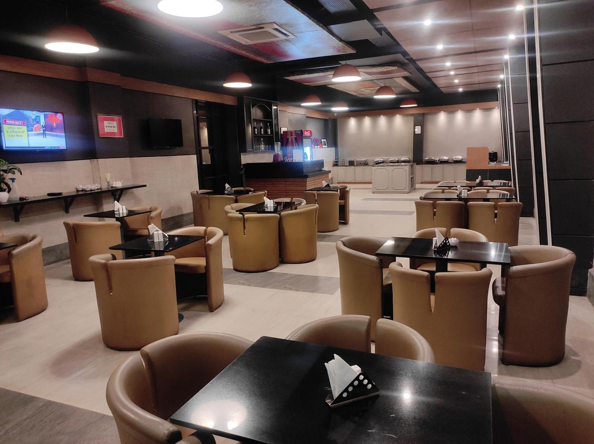 Max Hotels Prayagraj Exterior foto